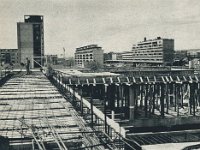 Ulica Proleterskih brigada (današnja ulica grada Vukovara). Gradnja RANSa (Radničko narodno sveučilište) Moša Pijade (današnje POUZ-Pučko otvoreno učilište Zagreb).jpg